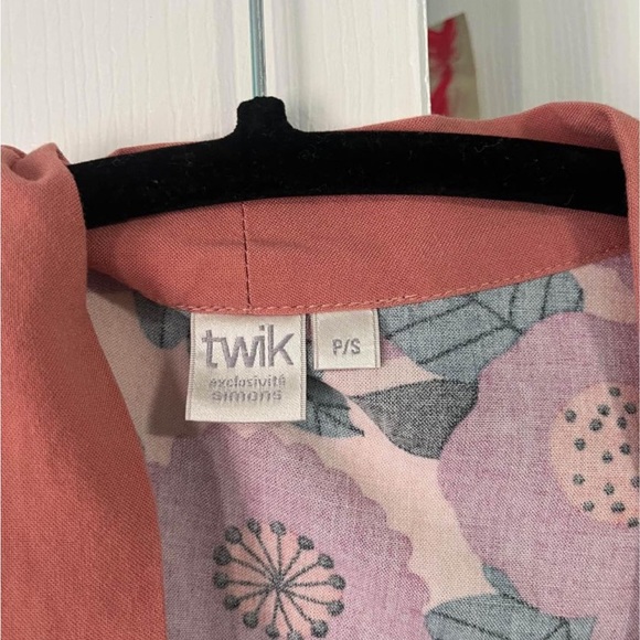 Jacket - Picture 2 of 3